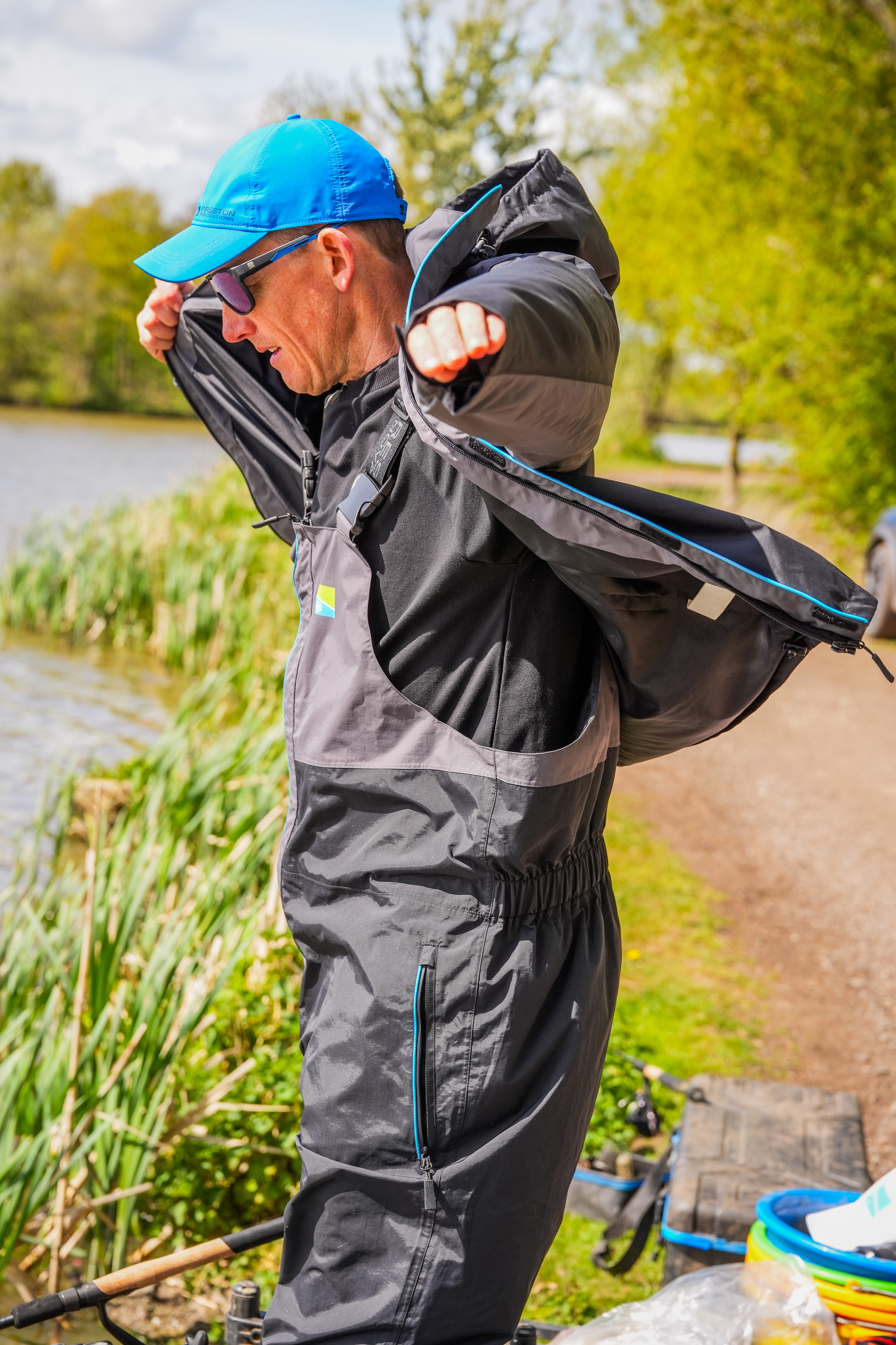 Conjunto Impermeable De Pesca Preston Innovations - Pechera Y Pantalón, Talla XL, Gris Y Negro